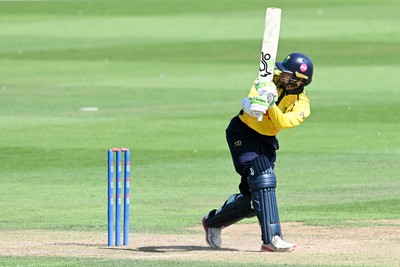 090826 - Glamorgan v Worcestershire Rapids - Metro Bank One Day Cup Men - Eddie Byrom of Glamorgan batting