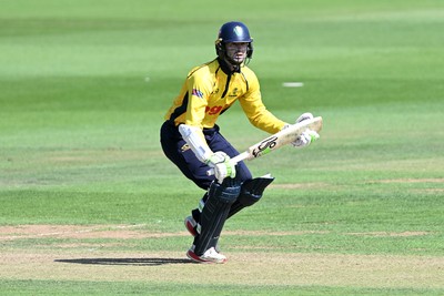 090826 - Glamorgan v Worcestershire Rapids - Metro Bank One Day Cup Men - Eddie Byrom of Glamorgan batting