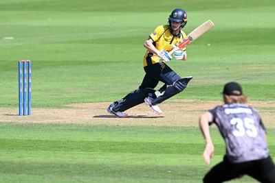 090826 - Glamorgan v Worcestershire Rapids - Metro Bank One Day Cup Men - Harry Wallace of Glamorgan batting