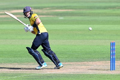 090826 - Glamorgan v Worcestershire Rapids - Metro Bank One Day Cup Men - Callum Nicholls of Glamorgan batting