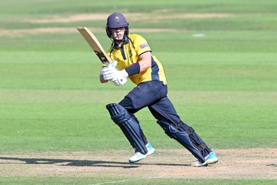 090826 - Glamorgan v Worcestershire Rapids - Metro Bank One Day Cup Men - Callum Nicholls of Glamorgan batting