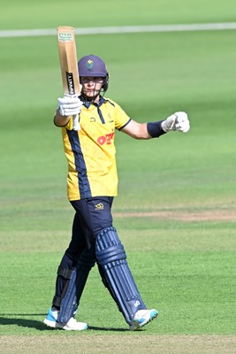 090826 - Glamorgan v Worcestershire Rapids - Metro Bank One Day Cup Men - Callum Nicholls of Glamorgan hits 50