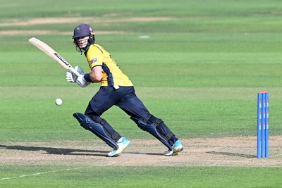 090826 - Glamorgan v Worcestershire Rapids - Metro Bank One Day Cup Men - Callum Nicholls of Glamorgan batting