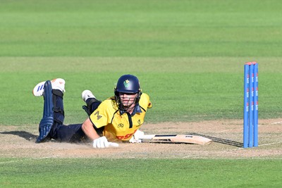 090826 - Glamorgan v Worcestershire Rapids - Metro Bank One Day Cup Men - Andy Gorvin of Glamorgan just keeps himself in