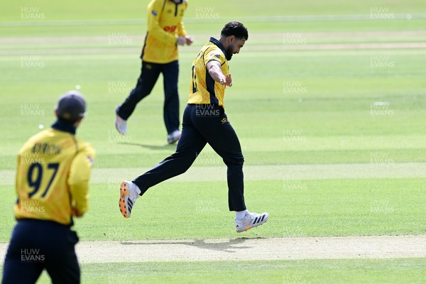 090826 - Glamorgan v Worcestershire Rapids - Metro Bank One Day Cup Men - Zain Ul Hassan of Glamorgan bowls the ball to dismiss Rehaan Edavalath of Worcestershire
