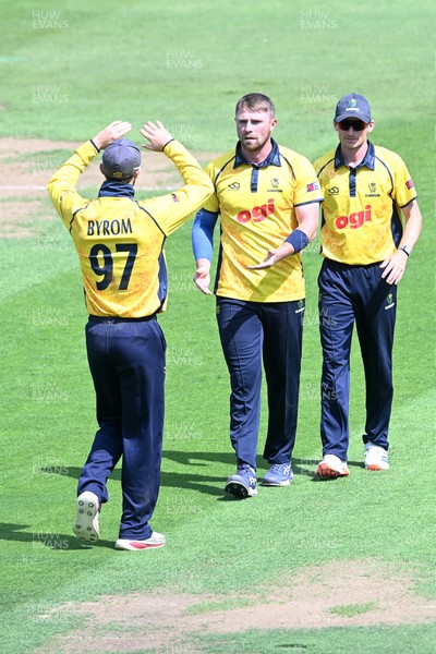 090826 - Glamorgan v Worcestershire Rapids - Metro Bank One Day Cup Men - Dan Douthwaite of Glamorgan bowls the ball to dismiss Kashif Ali of Worcestershire
