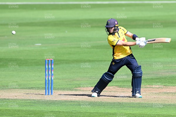 090826 - Glamorgan v Worcestershire Rapids - Metro Bank One Day Cup Men - Callum Nicholls of Glamorgan batting