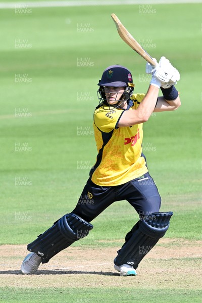 090826 - Glamorgan v Worcestershire Rapids - Metro Bank One Day Cup Men - Callum Nicholls of Glamorgan batting