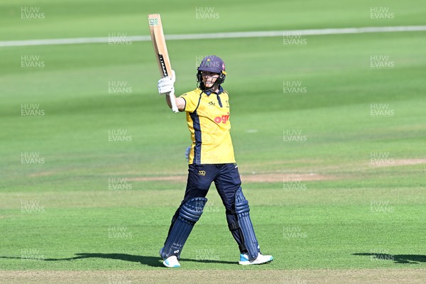 090826 - Glamorgan v Worcestershire Rapids - Metro Bank One Day Cup Men - Callum Nicholls of Glamorgan hits 50