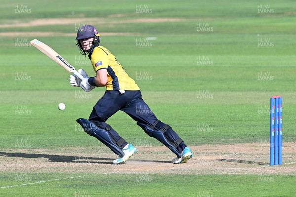 090826 - Glamorgan v Worcestershire Rapids - Metro Bank One Day Cup Men - Callum Nicholls of Glamorgan batting