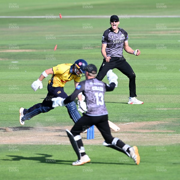 090826 - Glamorgan v Worcestershire Rapids - Metro Bank One Day Cup Men - Ben Gibbon of Worcestershire runs out Tom Norton of Glamorgan