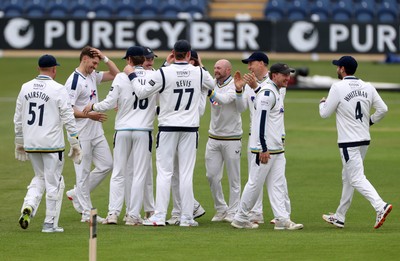 030426 - Glamorgan v Yorkshire - Rothesay County Championship Division One - Finlay Bean of Yorkshire celebrates with team mates after Eddie Byrom was caught by Ben Coad