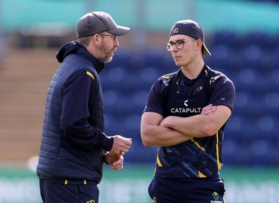 040426 - Glamorgan v Yorkshire - Rothesay County Championship Division One - Head Coach Richard Dawson and Asa Tribe
