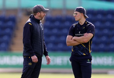 040426 - Glamorgan v Yorkshire - Rothesay County Championship Division One - Head Coach Richard Dawson and Asa Tribe