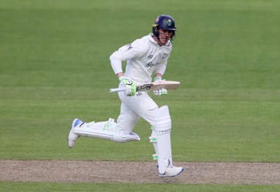040426 - Glamorgan v Yorkshire - Rothesay County Championship Division One - Ben Kellaway of Glamorgan batting