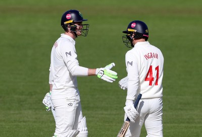 040426 - Glamorgan v Yorkshire - Rothesay County Championship Division One - Ben Kellaway of Glamorgan acknowledges his half century