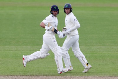 040426 - Glamorgan v Yorkshire - Rothesay County Championship Division One - Chris Cooke and Colin Ingram of Glamorgan batting