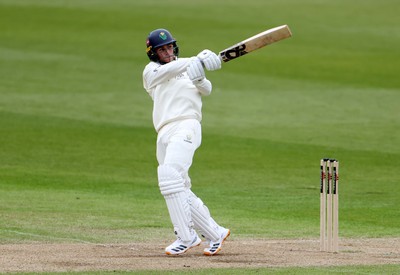 040426 - Glamorgan v Yorkshire - Rothesay County Championship Division One - Andy Gorvin of Glamorgan batting
