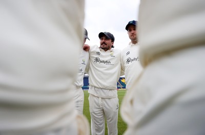 040426 - Glamorgan v Yorkshire - Rothesay County Championship Division One - Kiran Carlson speaks in the team huddle