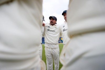 040426 - Glamorgan v Yorkshire - Rothesay County Championship Division One - Kiran Carlson speaks in the team huddle