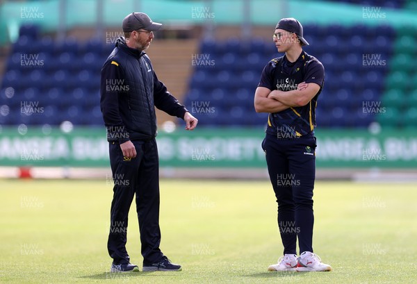 040426 - Glamorgan v Yorkshire - Rothesay County Championship Division One - Head Coach Richard Dawson and Asa Tribe
