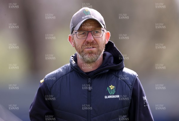 040426 - Glamorgan v Yorkshire - Rothesay County Championship Division One - Head Coach Richard Dawson