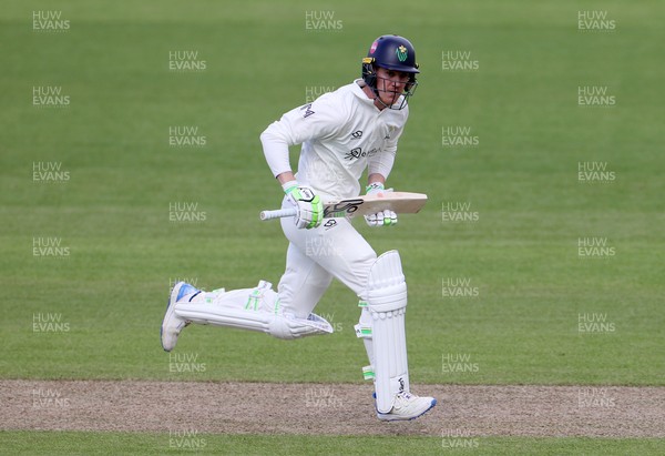 040426 - Glamorgan v Yorkshire - Rothesay County Championship Division One - Ben Kellaway of Glamorgan batting