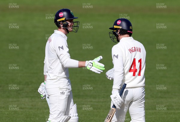 040426 - Glamorgan v Yorkshire - Rothesay County Championship Division One - Ben Kellaway of Glamorgan acknowledges his half century
