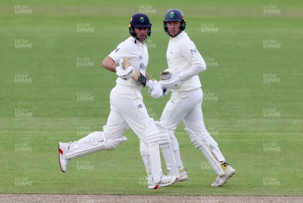 040426 - Glamorgan v Yorkshire - Rothesay County Championship Division One - Chris Cooke and Colin Ingram of Glamorgan batting