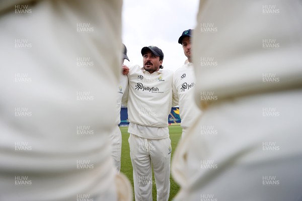 040426 - Glamorgan v Yorkshire - Rothesay County Championship Division One - Kiran Carlson speaks in the team huddle