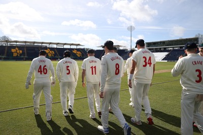 050426 - Glamorgan v Yorkshire - Rothesay County Championship Division One - Glamorgan enter the field