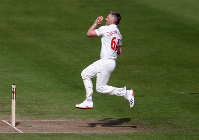 050426 - Glamorgan v Yorkshire - Rothesay County Championship Division One - Timm Van Der Gugten of Glamorgan bowling
