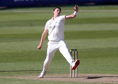 050426 - Glamorgan v Yorkshire - Rothesay County Championship Division One - Ryan Hadley of Glamorgan bowling