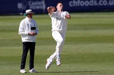 050426 - Glamorgan v Yorkshire - Rothesay County Championship Division One - Ryan Hadley of Glamorgan bowling