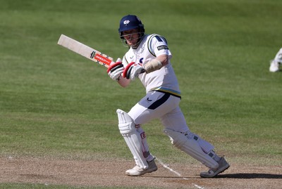 050426 - Glamorgan v Yorkshire - Rothesay County Championship Division One - Dom Bess of Yorkshire batting