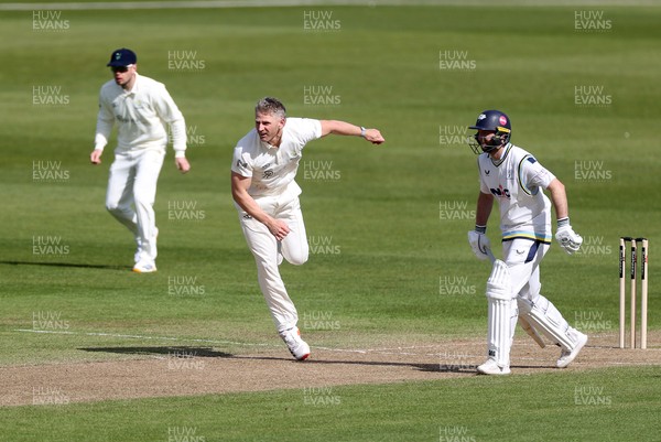 050426 - Glamorgan v Yorkshire - Rothesay County Championship Division One - Timm Van Der Gugten of Glamorgan bowling