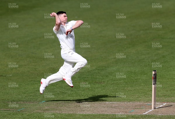 050426 - Glamorgan v Yorkshire - Rothesay County Championship Division One - Andy Gorvin of Glamorgan bowling