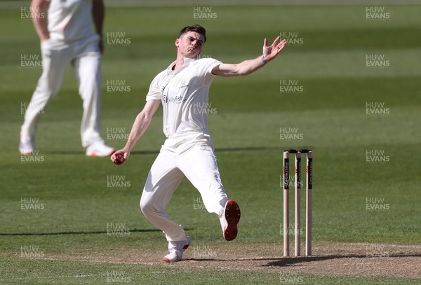 050426 - Glamorgan v Yorkshire - Rothesay County Championship Division One - Andy Gorvin of Glamorgan bowling