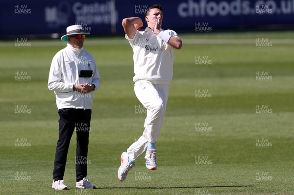 050426 - Glamorgan v Yorkshire - Rothesay County Championship Division One - Ryan Hadley of Glamorgan bowling