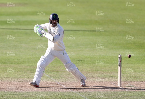 050426 - Glamorgan v Yorkshire - Rothesay County Championship Division One - Eddie Byrom of Glamorgan batting