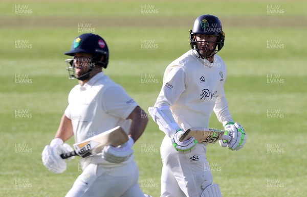 050426 - Glamorgan v Yorkshire - Rothesay County Championship Division One - Eddie Byrom of Glamorgan batting
