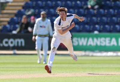 060426 - Glamorgan v Yorkshire, Rothesay County Championship, Division One - George Hill of Yorkshire bowls