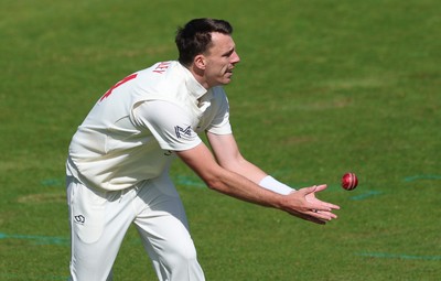 060426 - Glamorgan v Yorkshire, Rothesay County Championship, Division One - Ryan Hadley of Glamorgan