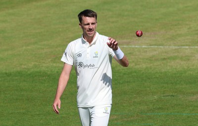 060426 - Glamorgan v Yorkshire, Rothesay County Championship, Division One - Ryan Hadley of Glamorgan