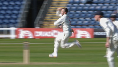 060426 - Glamorgan v Yorkshire, Rothesay County Championship, Division One - Mason Crane of Glamorgan runs in to bowl