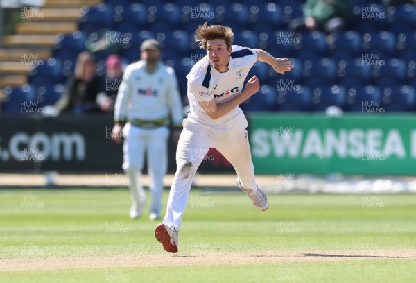 060426 - Glamorgan v Yorkshire, Rothesay County Championship, Division One - George Hill of Yorkshire bowls