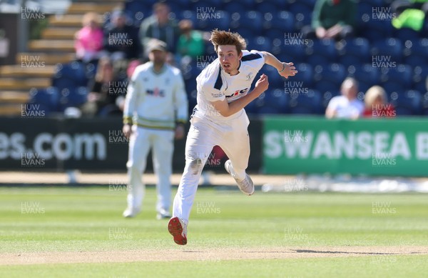 060426 - Glamorgan v Yorkshire, Rothesay County Championship, Division One - George Hill of Yorkshire bowls