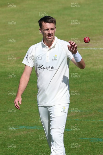 060426 - Glamorgan v Yorkshire, Rothesay County Championship, Division One - Ryan Hadley of Glamorgan