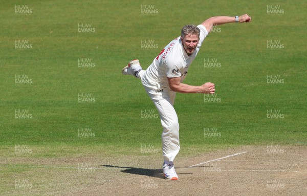 060426 - Glamorgan v Yorkshire, Rothesay County Championship, Division One - Timm van der Gugten of Glamorgan bowls