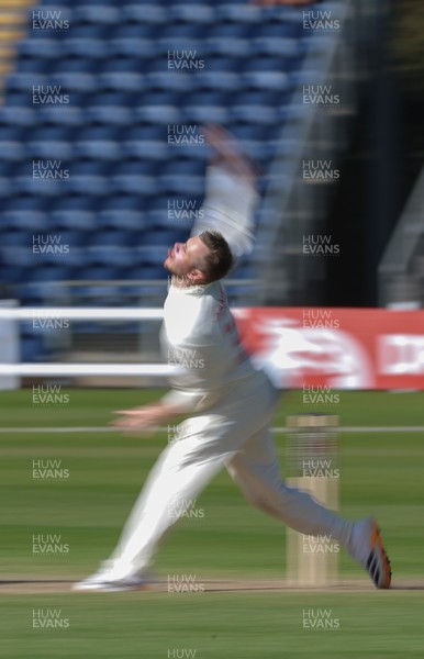 060426 - Glamorgan v Yorkshire, Rothesay County Championship, Division One - Mason Crane of Glamorgan runs in to bowl